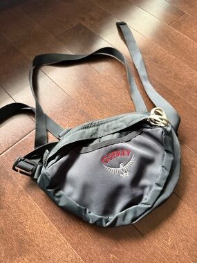 Osprey Black Compact Crossbody Sling Bag Fanny Pack Style Hiking Trekking Bag